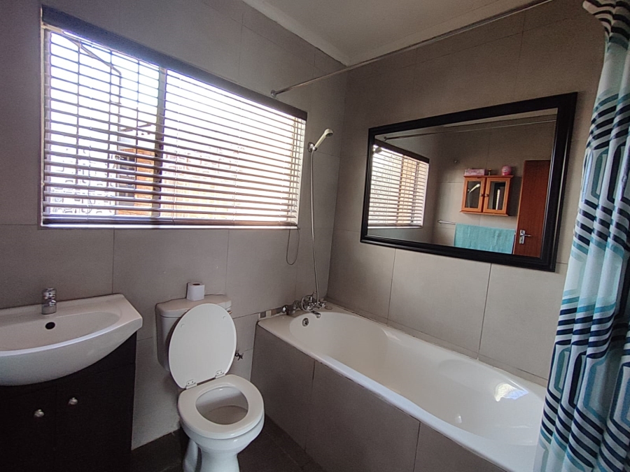 4 Bedroom Property for Sale in Lourenspark North West